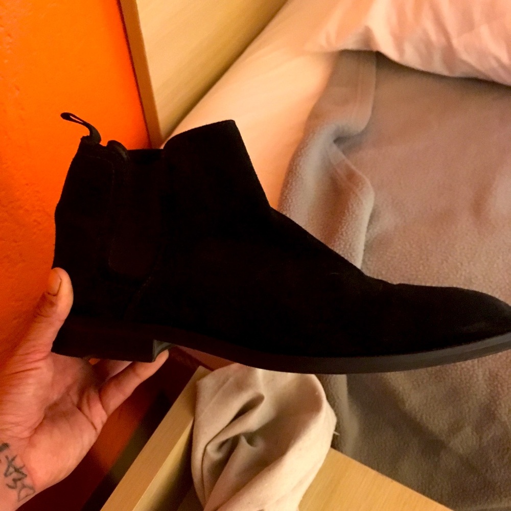Flag Ltd Chelsea boots size 9 in black suede